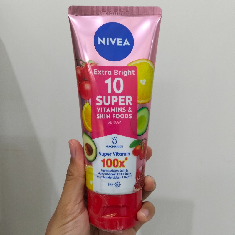 NIVEA Extra Bright 10 SUPER VITAMINS & SKIN FOODS SERUM